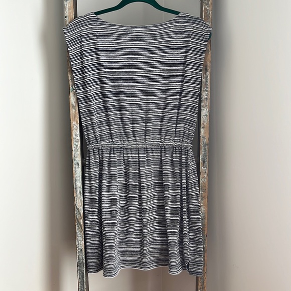 EUC LOFT Summer Striped Blue & Ivory Tie Waist Dress size Medium - Picture 4 of 7